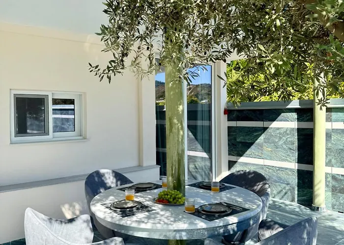 Vila Casa Loma 2 Petaloudes