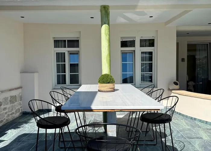 Casa Loma 2 * Petaloudes