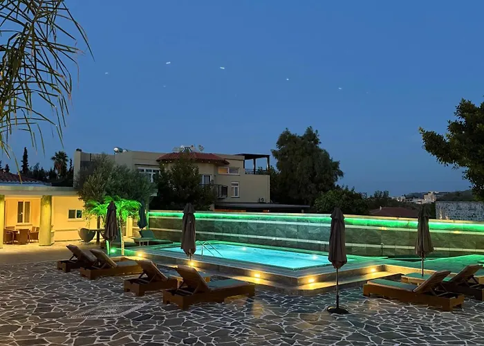 فيلة Casa Loma 2