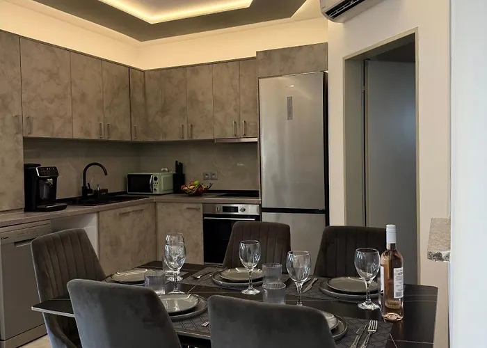 فيلة Casa Loma 2