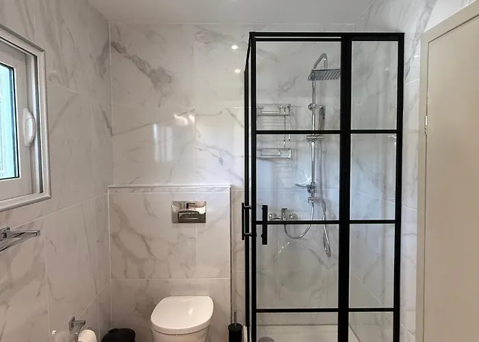 Casa Loma 2 فيلة