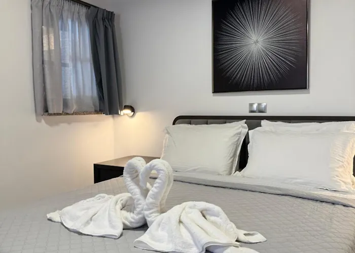 Casa Loma 2 * Petaloudes