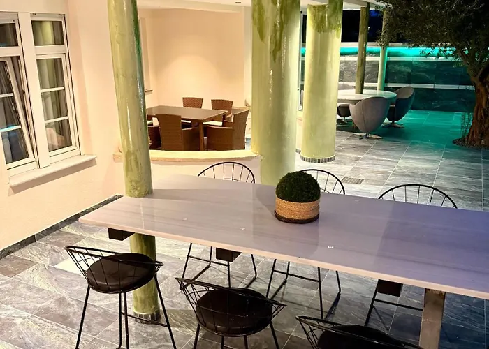 Casa Loma 2 فيلة