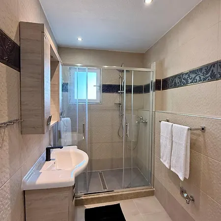 Casa Loma 2 Petaloudes